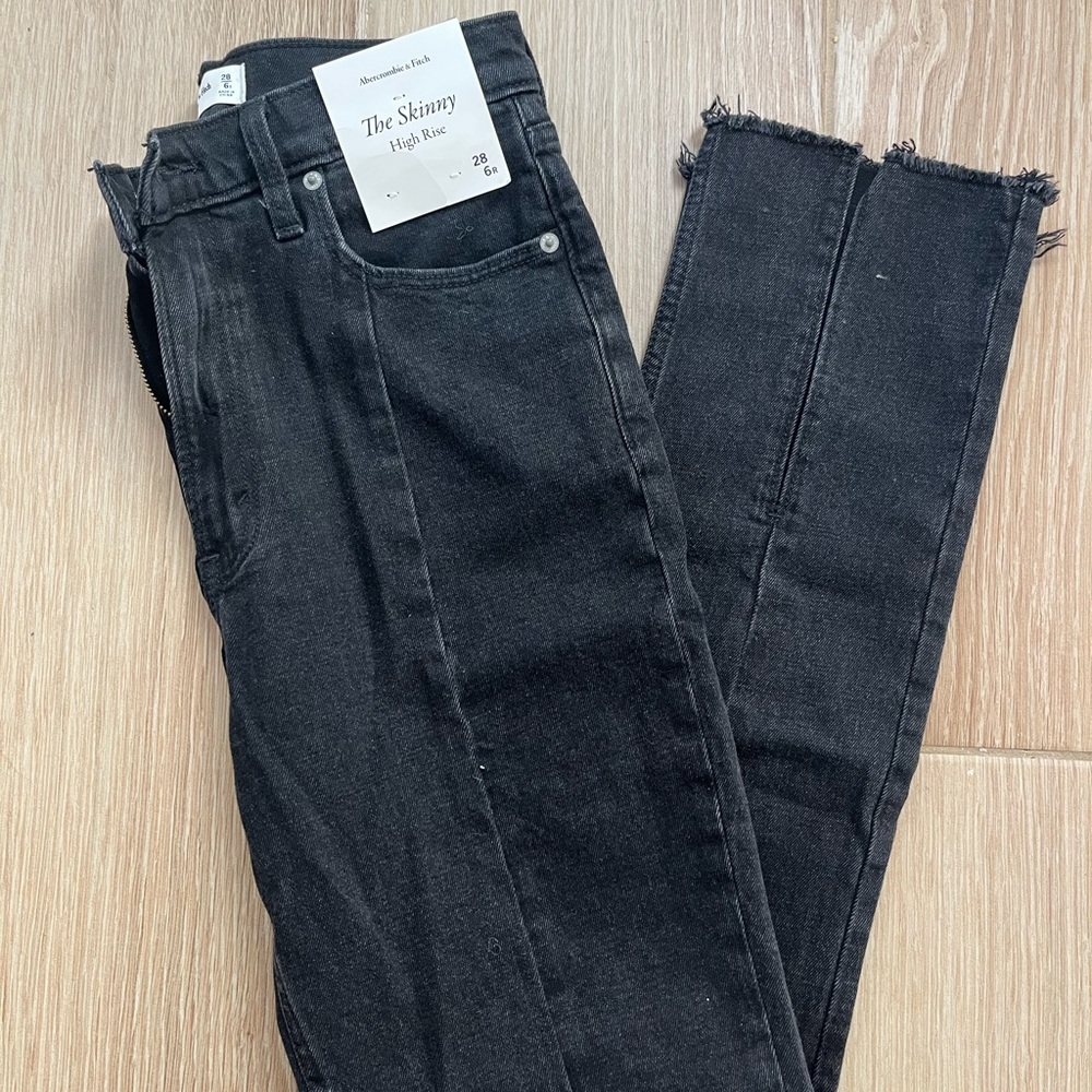 NWT Abercrombie & Fitch Black Skinny Jeans High Rise Split Leg size 28